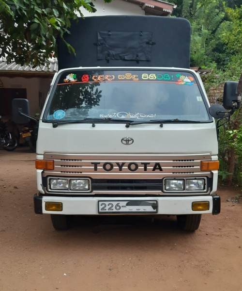 Toyota Dyna Lorry For Sale