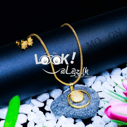 ඔයාට රත්තරන් මාලයක් ගන්න සල්ලි මදිද? ඒකට මෙන්න විසදුම.වැඩි මුදලක් නැතිව  අපෙන් ඔබට ෆොක්ස් මාලය සමග පෙන්ඩන්ට.මේ මාලයට අපි රන් ආලේඔඅ කරල තියෙන්නේ.වැඩි විස්තර පහලින්????ගෝල්ඩ් ප්ලේටඩ් ජුවලරි ගැන හැදින්වීමක් .? ගොඩාක් අය මේ ජුවලරි සේල් කරන්න පටන් අරගෙන නෑ.. ඒකට හේතුව මේ  ගැන නොදන්න නිසා කියලා මට හිතෙනවා..ඉතින් අපි චුට්ටක් කතා කරමු..? ලොකයේ රත්තරං වලට වැඩිම ඉල්ලුම තියෙන රට තමයි ඉන්දියාව ..ඉතින් ඉන්දියාවෙන් තිබුනු ඉල්ලුම නිසා වගේම ඉන්දියාවේ ජනගහනය අධික