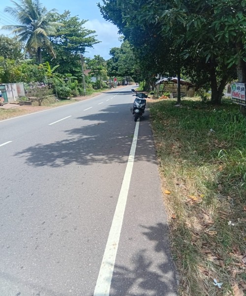 මිගමුව  කුරුණෑගල පුධාන  පාරට  මායිමව අගනා  බිමි  කොටසක විකිණීමට 