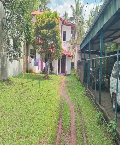 ගම්පහ  මිනුවන්ගොඩ  ප්‍රධාන මාර්ගයට  මුහුණලා ඇති අගනා නිවාස විකිණීමට 