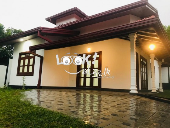 House For Sale in Athurugiriya 