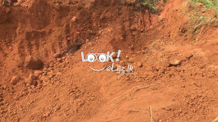 රතු පස් සැපයීම 