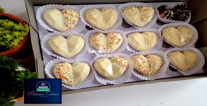 Geo Hearts Cakes