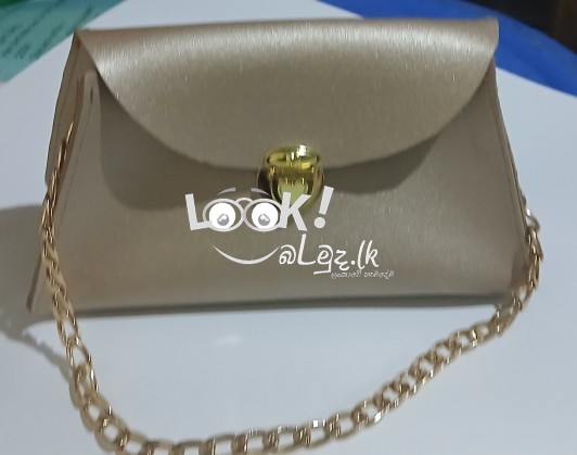 Cute pratty hang bag for sale