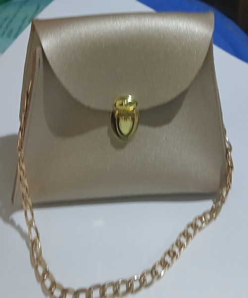 Cute pratty hang bag for sale