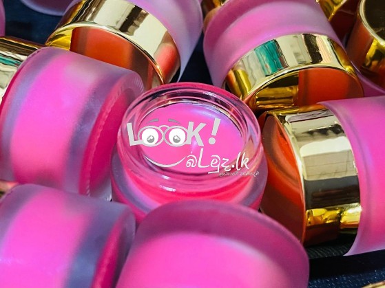 ලස්සන නීරෝගී දෙතොලක්