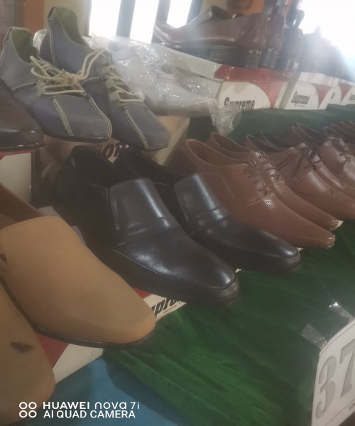 නවීන විලාසිතා අනුව නිපැයු අපනයනය තත්වයේ ලෙදර් පාවහන් සුප්‍රිම් ...