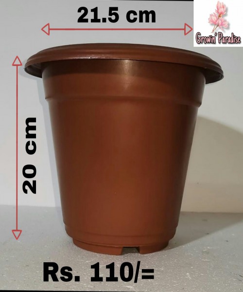 Plastic flower pots 