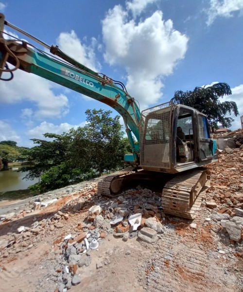 ගොඩනැගිලි කඩා ඉවත් කිරීම