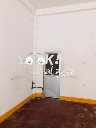 මීගමුව කුරුණෑගල  ප්‍රධාත පරේ කාමර  දෙකක් සහිත ගොඩනැගිල්ල විකිනීමට